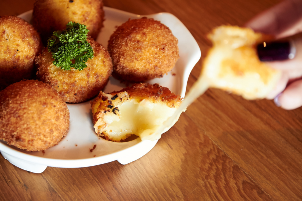 Como Fazer Bolinha de Queijo Derretido que Derrete na Boca